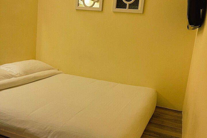 Room 12 of 34