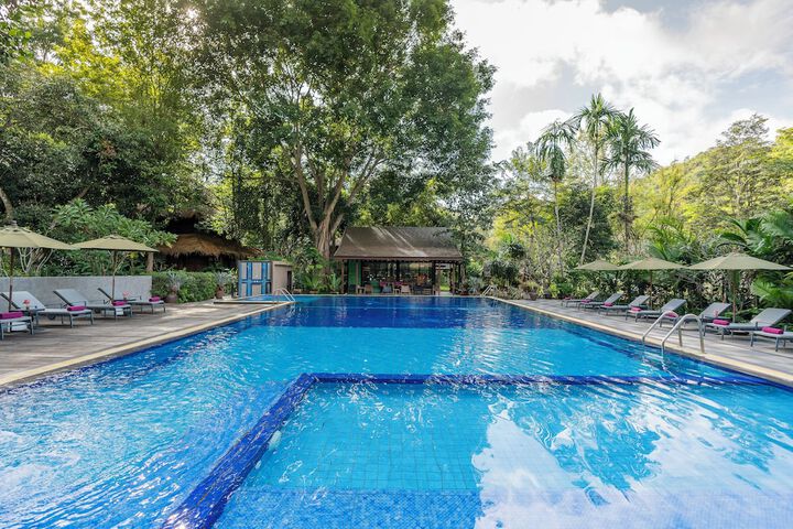 Hotel Pool