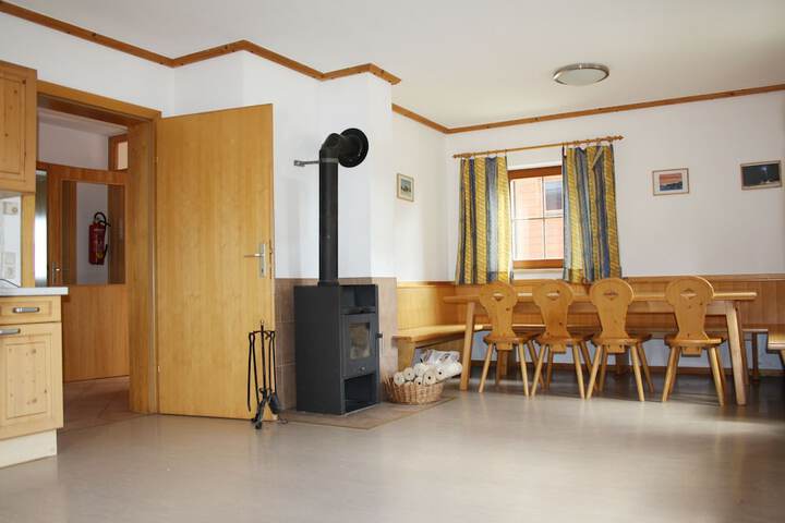 Room 6 of 18