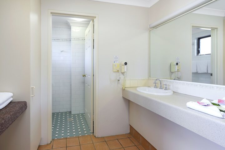Room 5 of 10