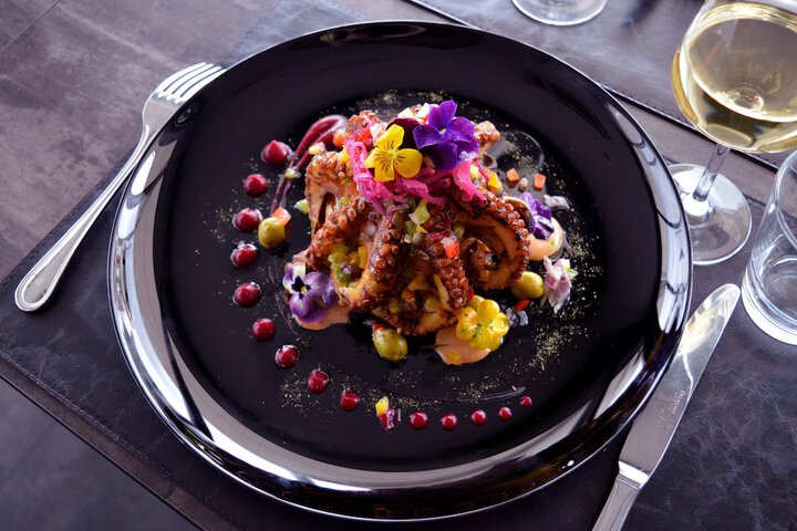 Dining 16 of 24