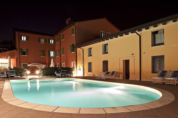 Hotel Pool