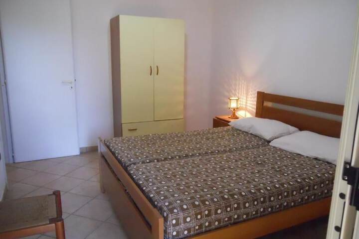 Room 2 of 47