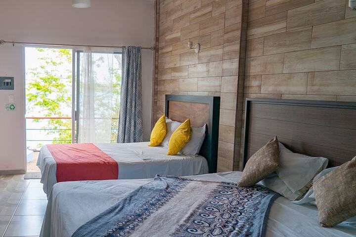 Room 8 of 12