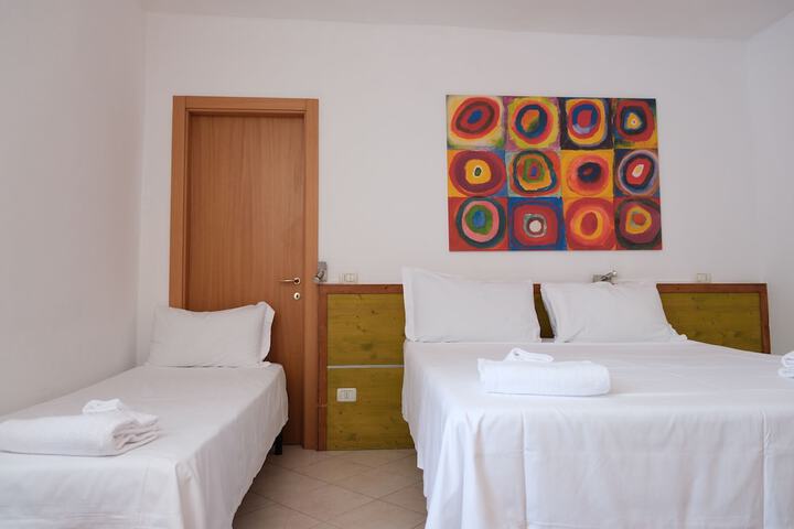 Room 32 of 106