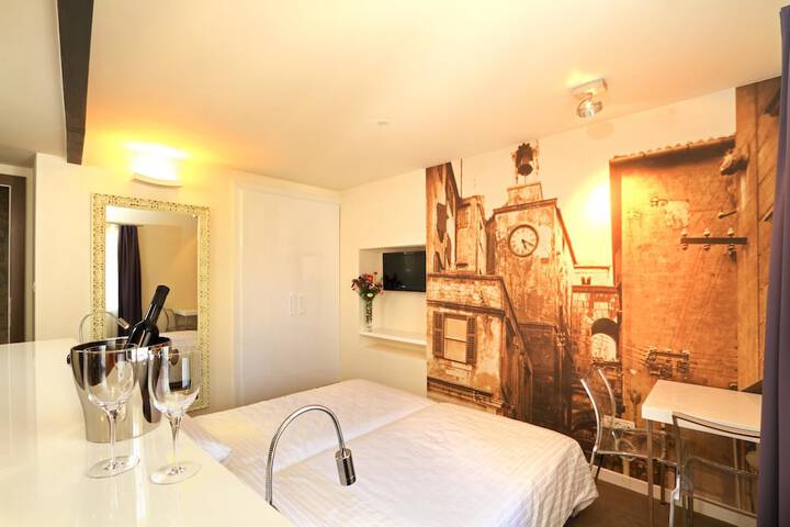 Room 4 of 32