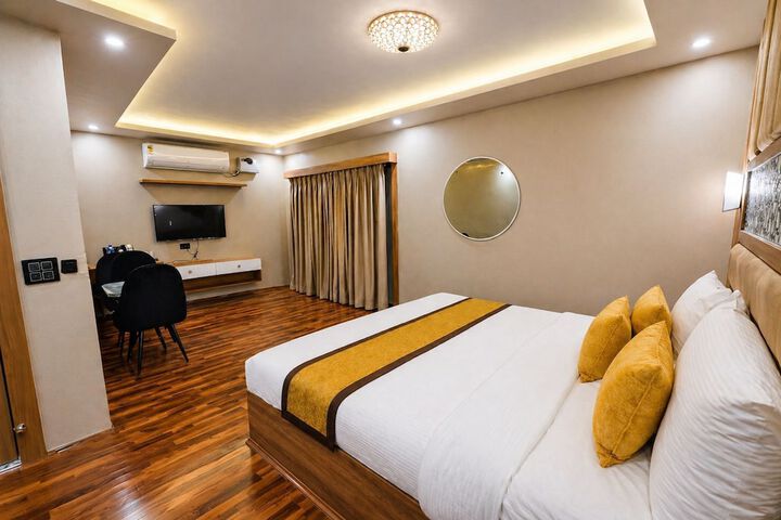 Room 5 of 14