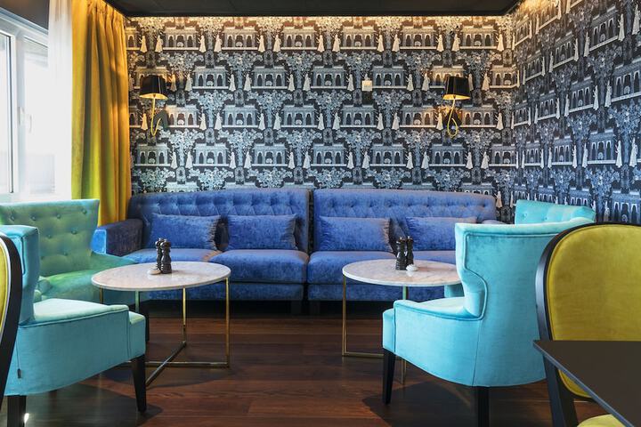 Lounge 57 of 64