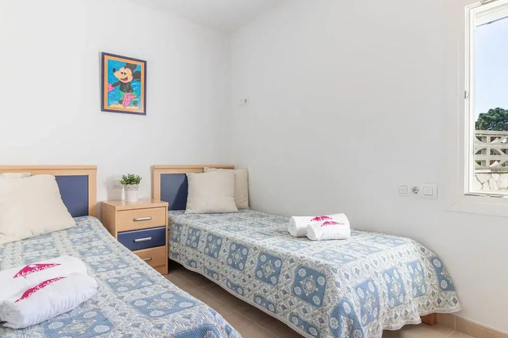Room 4 of 16