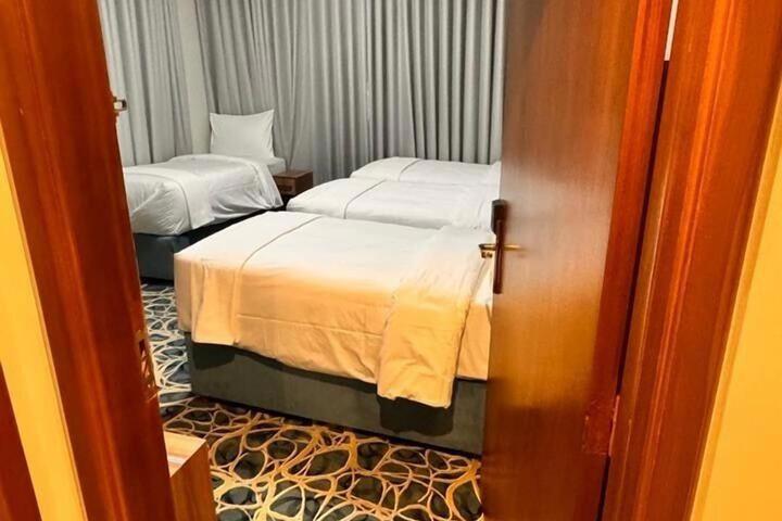 Room 16 of 32