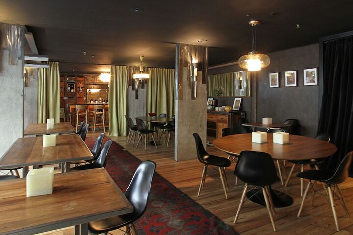 Dining 87 of 136