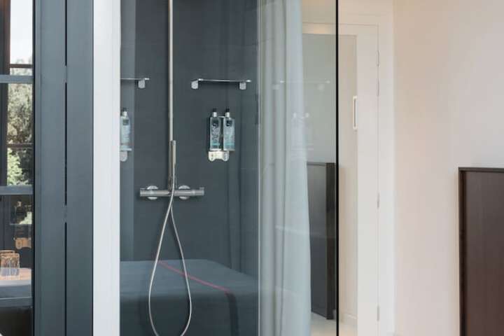 Room 42 of 62