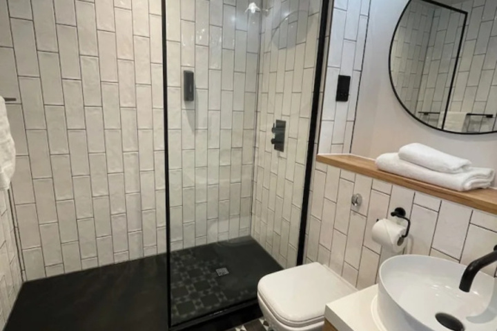 Room 10 of 22