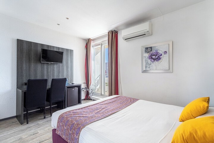 Room 9 of 29