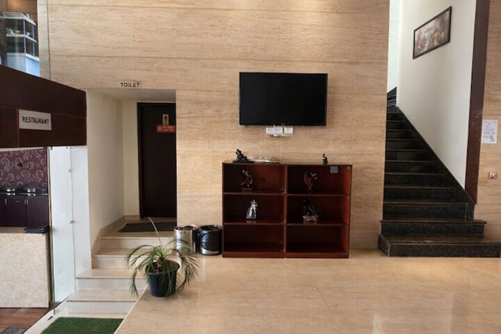 Room 53 of 75