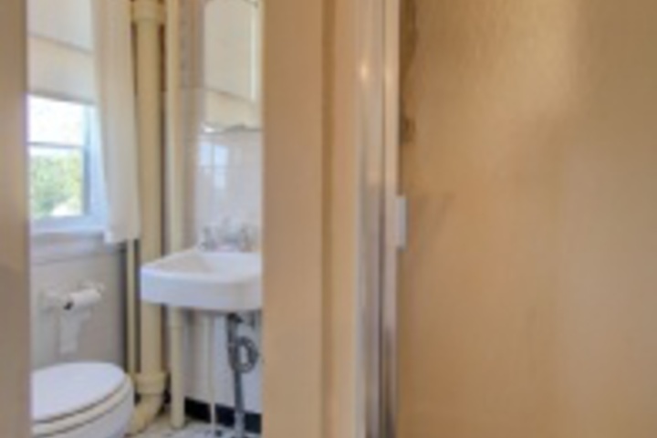 Room 224 of 408