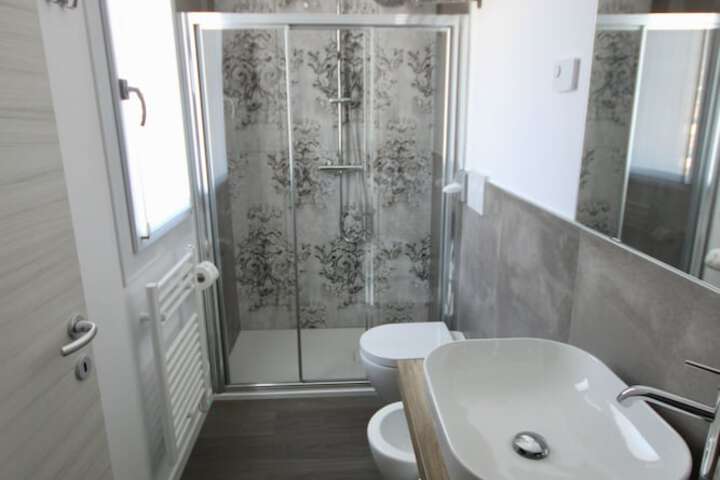 Room 10 of 30