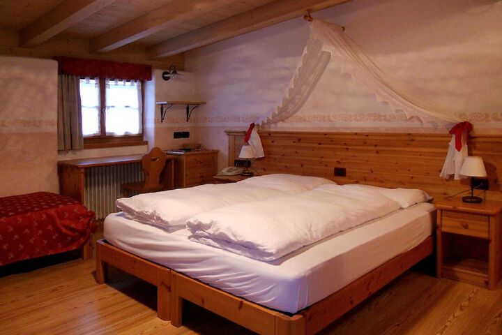 Room 13 of 80