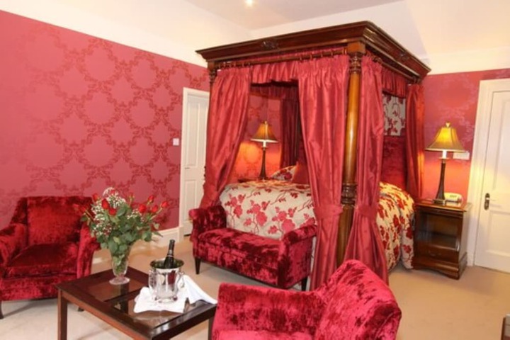 Room 14 of 80