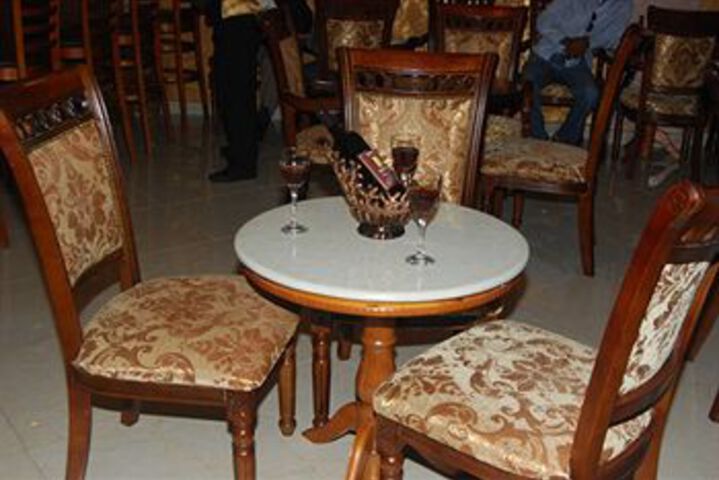 Lounge 14 of 25