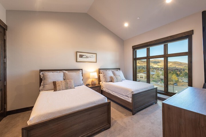 Room 9 of 27