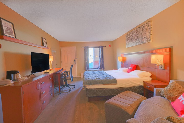 1 King Bed (9 of 12)