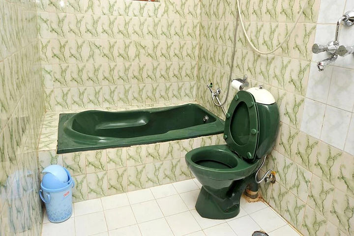 Room 8 of 16