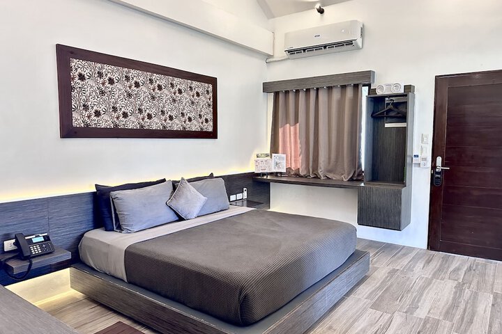 Room 9 of 169