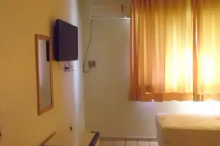 Room 13 of 19