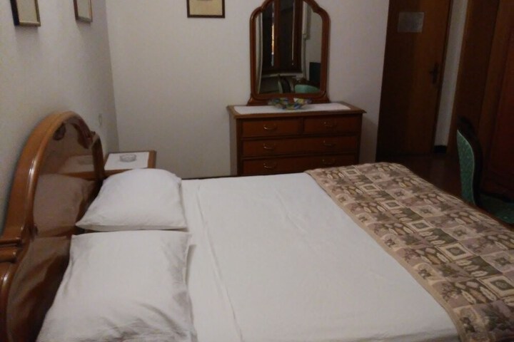 Room 6 of 20