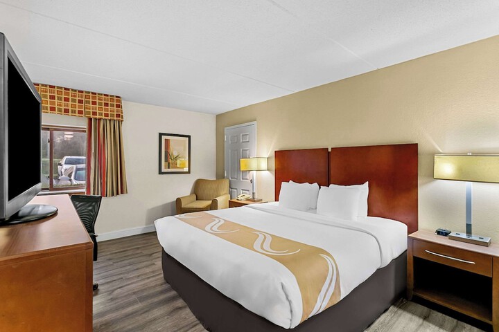1 King Bed (7 of 7)