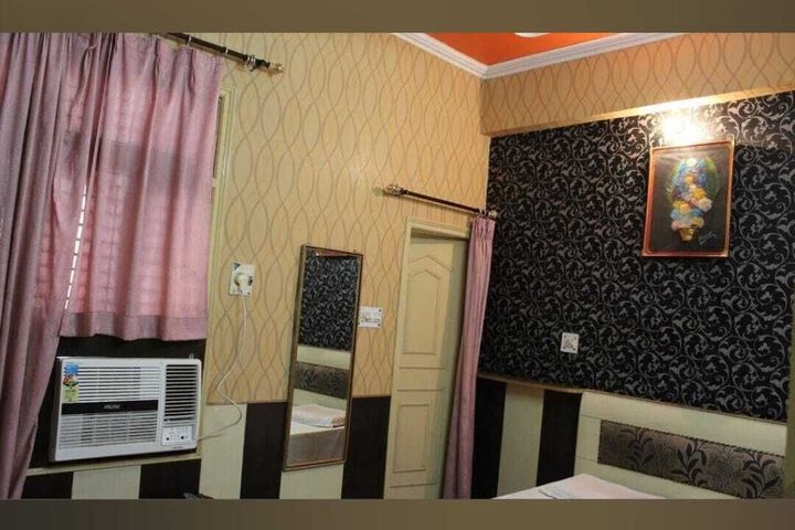 Room 17 of 26