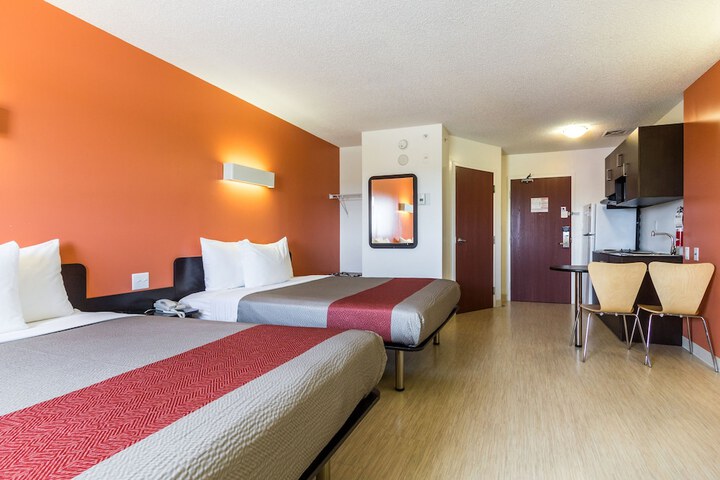 1 Queen Bed (9 of 48)