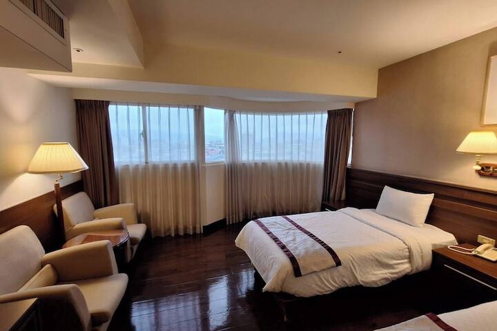 Room 28 of 60