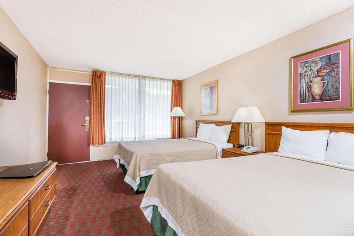 Double Accessible King Size Bed (2 of 3)