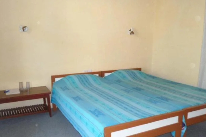 Room 6 of 12