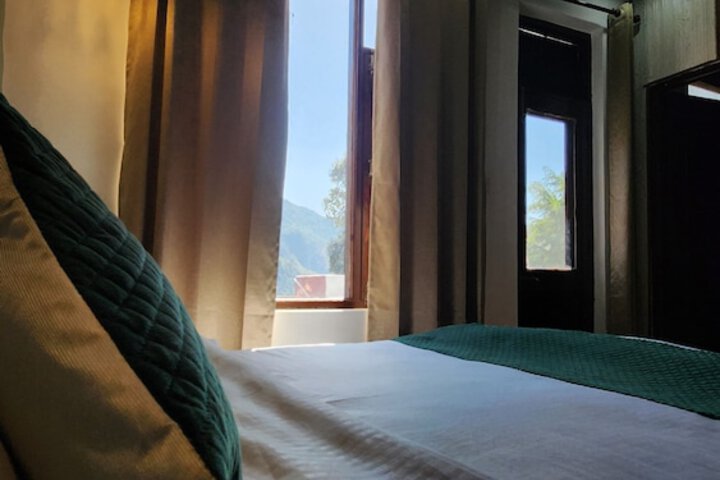 Room 6 of 14