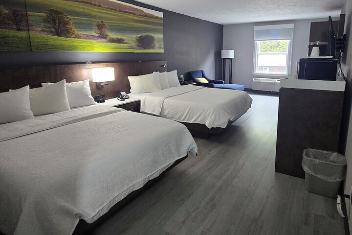1 Queen Bed Studio Suite (5 of 9)