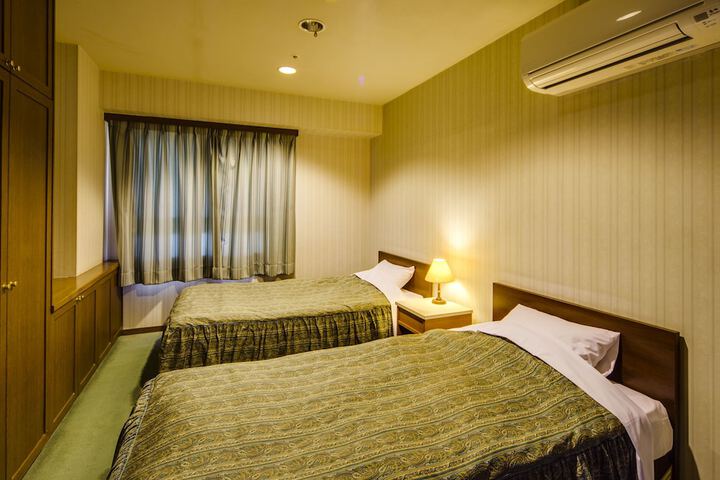 Room 3 of 49