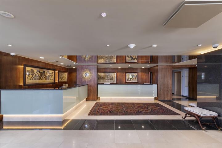 Entrance & Lobby