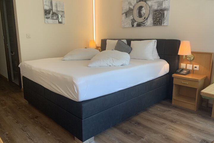 Room 17 of 40