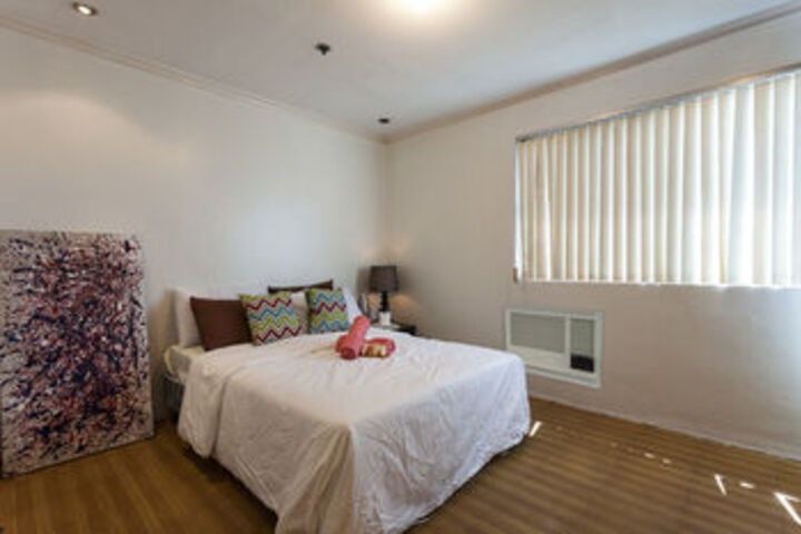 Room 12 of 25
