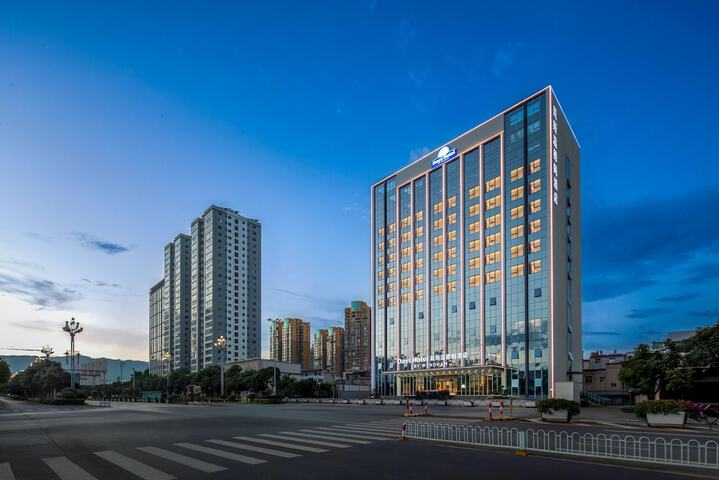 Exterior of Days Hotel by Wyndham Kunming Yiliang