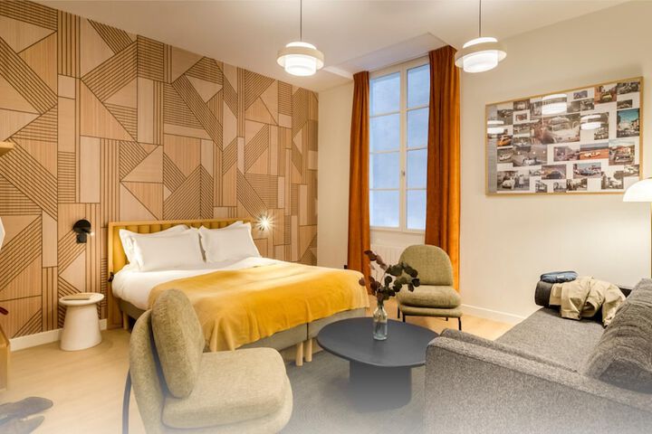 Room 33 of 64