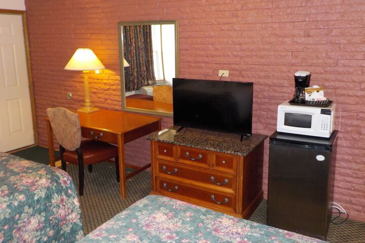 Room 27 of 43