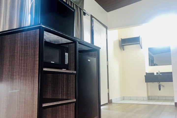 Room 11 of 34