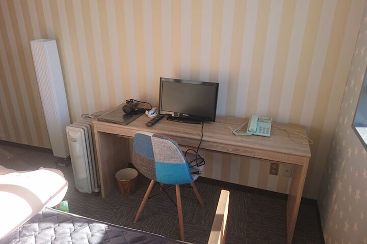 Room 8 of 34