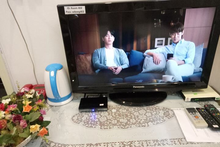 Room 4 of 28