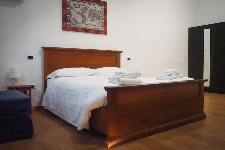 Room 8 of 33