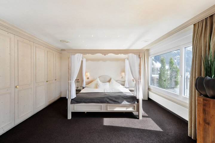 Room 10 of 89